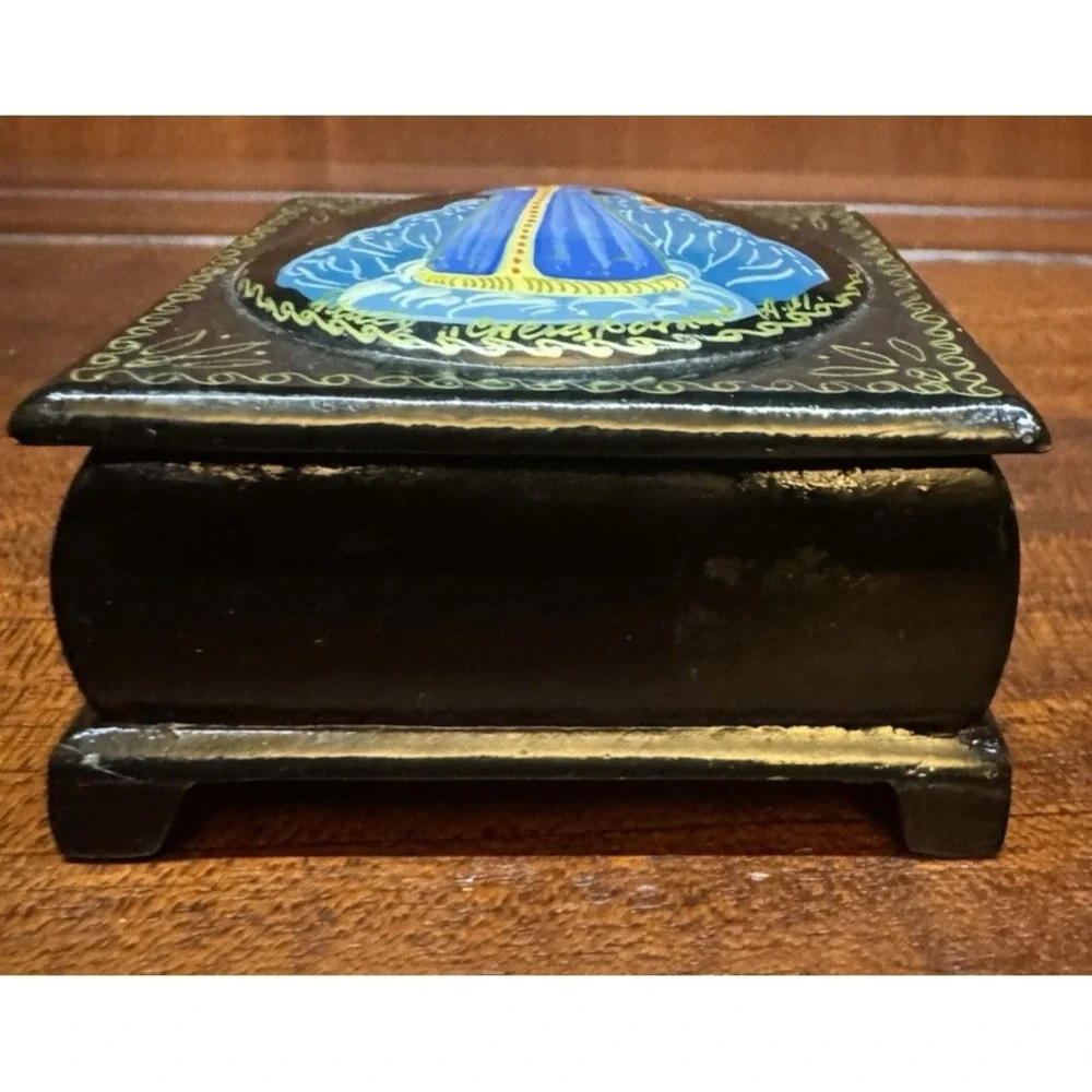 Vintage Hand Painted Folk Art Wooden Trinket Box Black‎ Lacquer Winter Scene 3